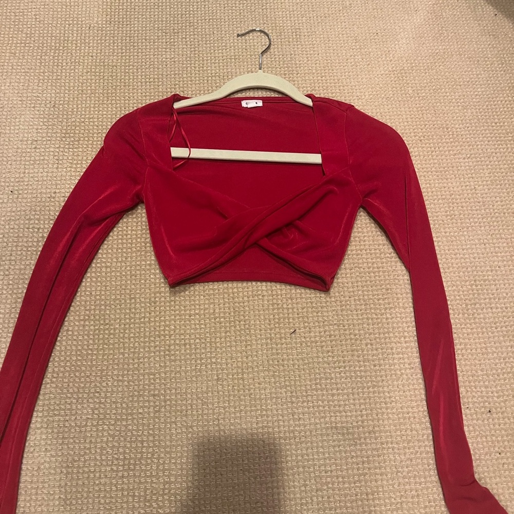 red long sleeve cropped shirt